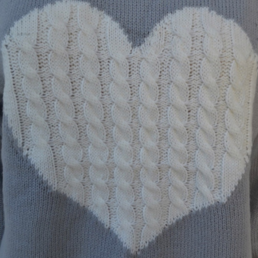 ✨Heart Patterned Cable Knit Long Sleeved Sweater✨ - Picture 4 of 6